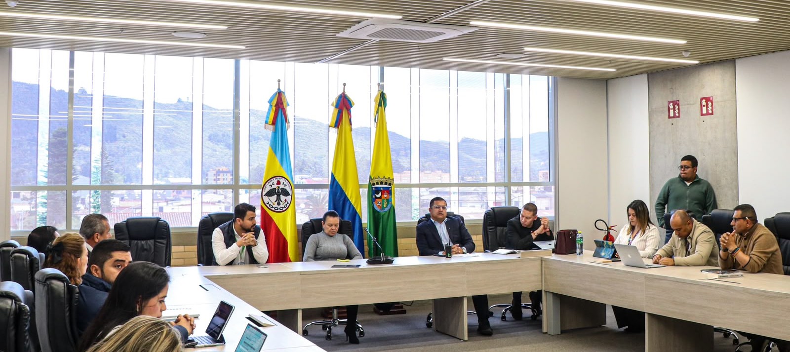Reunión del Puesto de Mando Unificado (PMU) en Chía para definir tarifas de transporte público.